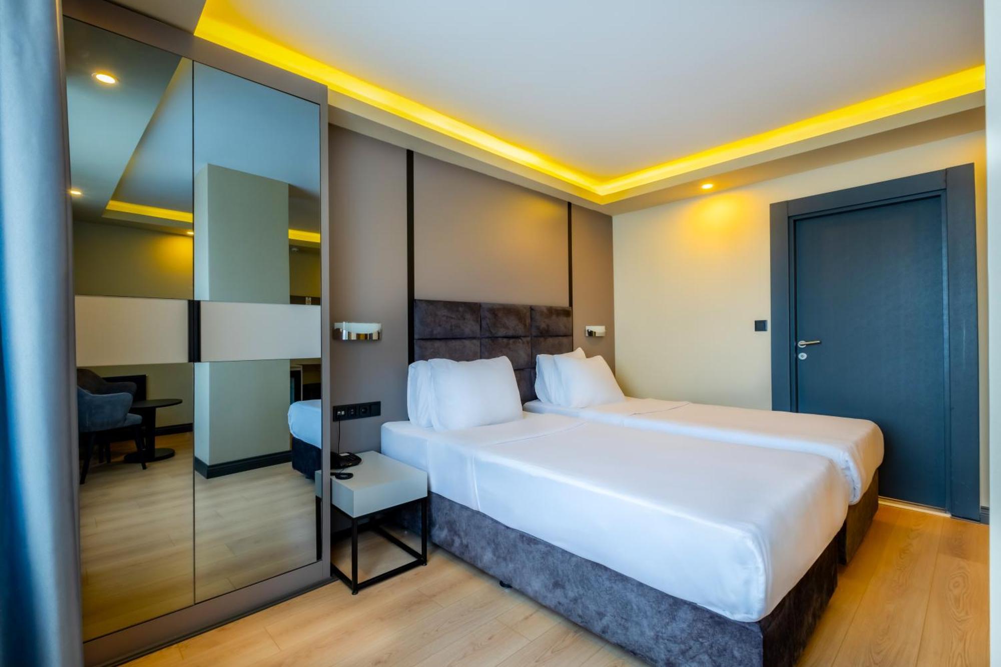 Frt Airlines Hotel - Istanbul Airport Arnavutkoy Bagian luar foto