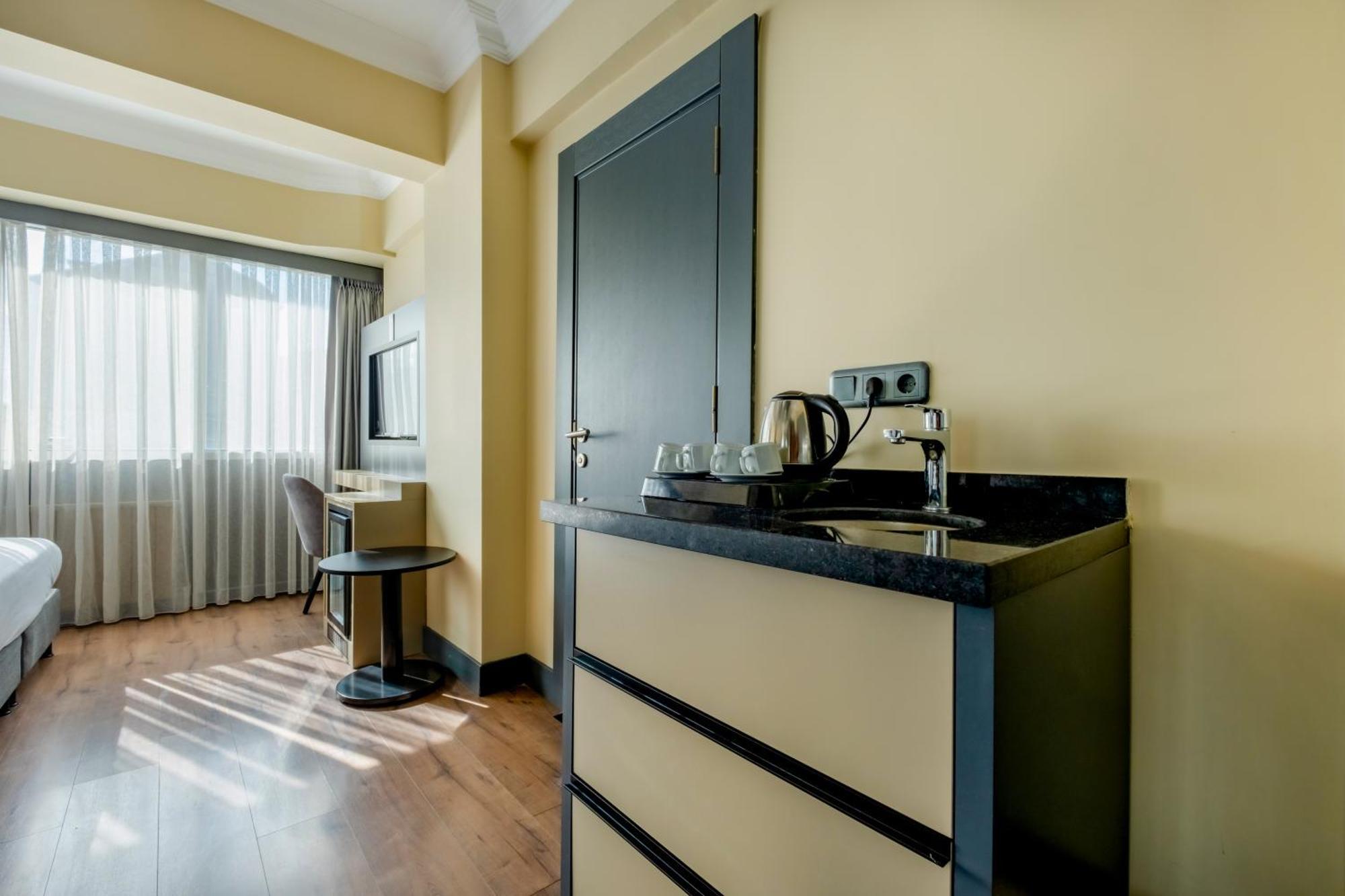 Frt Airlines Hotel - Istanbul Airport Arnavutkoy Bagian luar foto